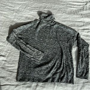 Moth by Anthropologie heather gray turtleneck with fun piping on sweater body